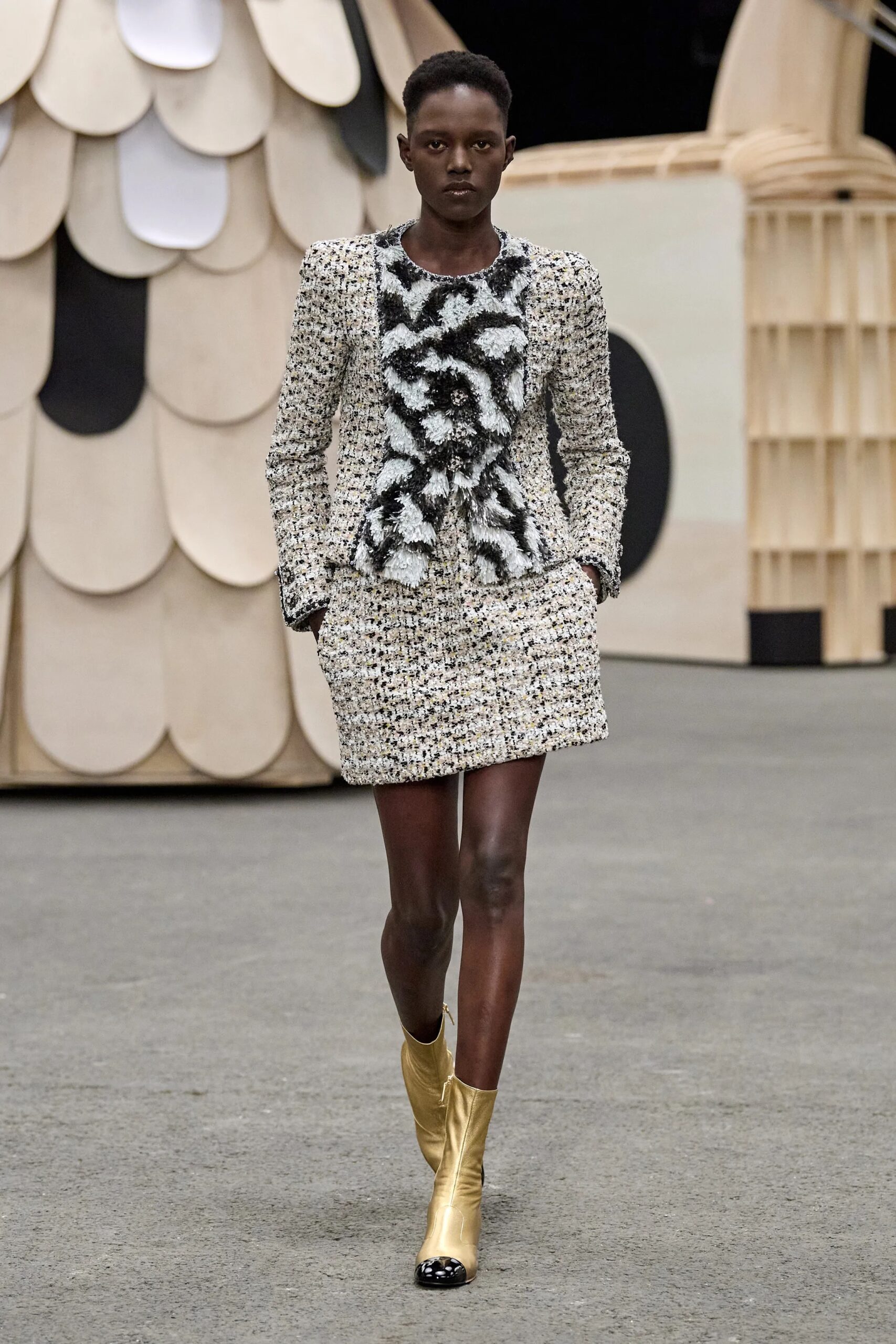 00012-chanel-spring-2023-couture-gorunway