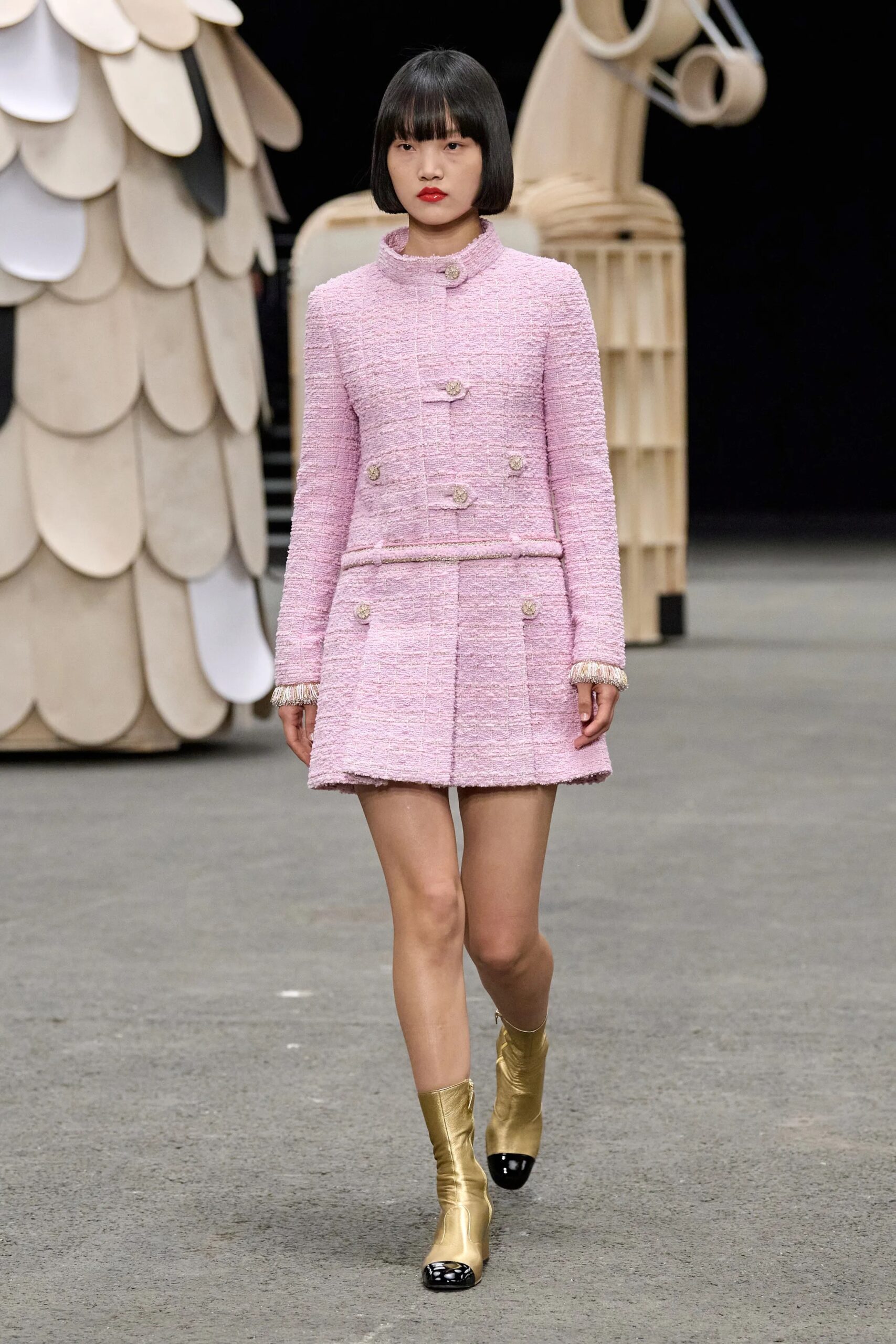 00016-chanel-spring-2023-couture-gorunway