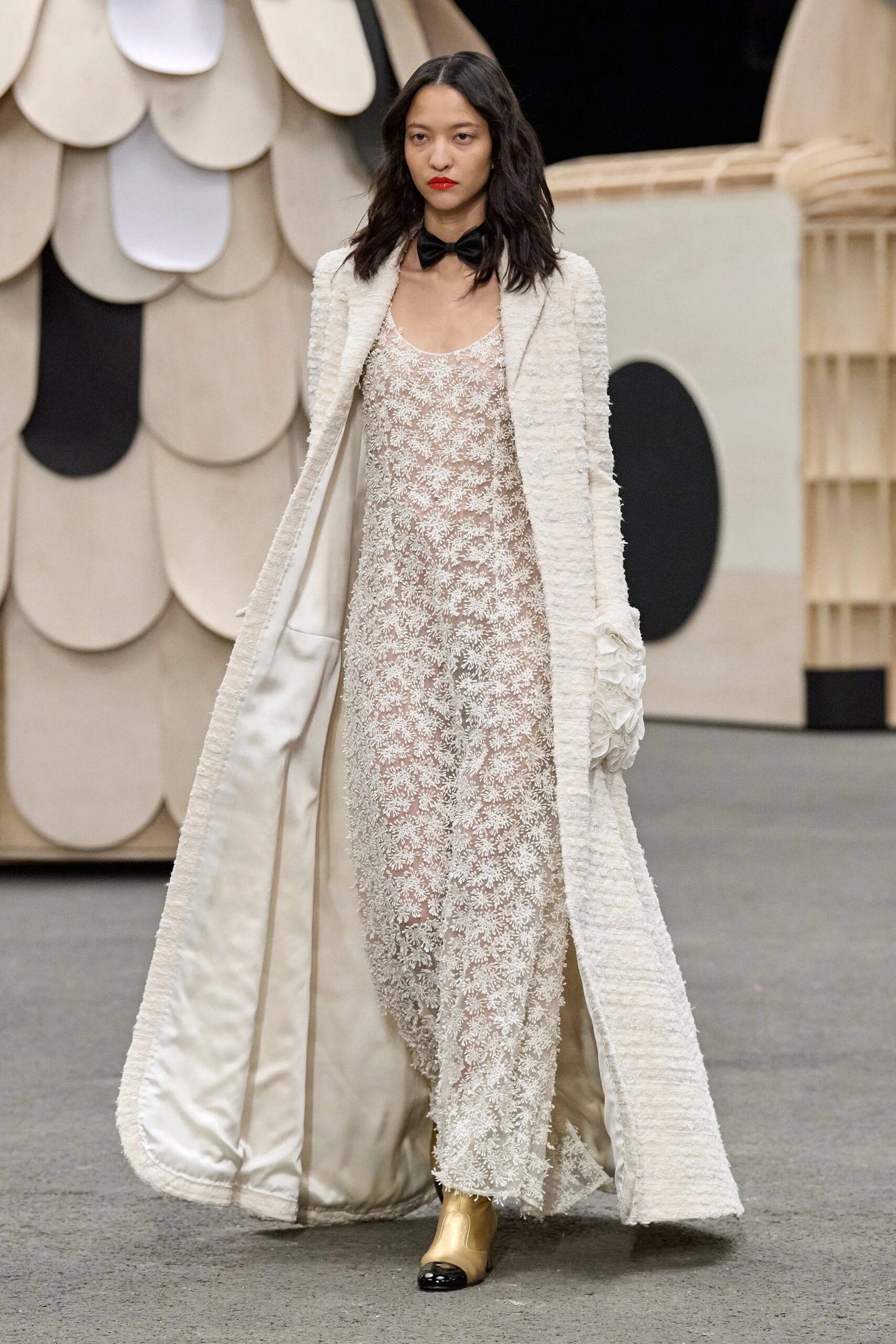 00023-chanel-spring-2023-couture-gorunway