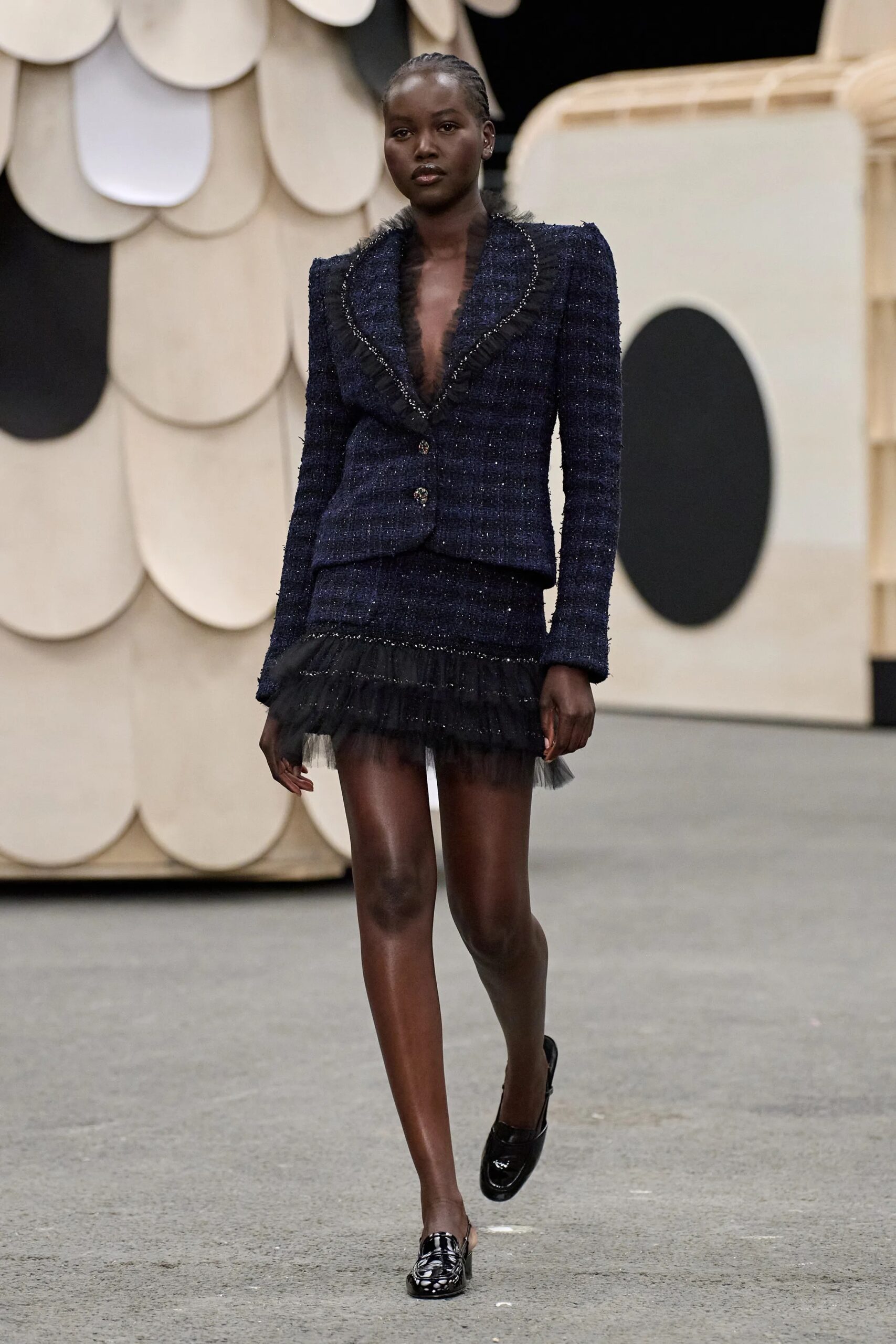 00026-chanel-spring-2023-couture-gorunway