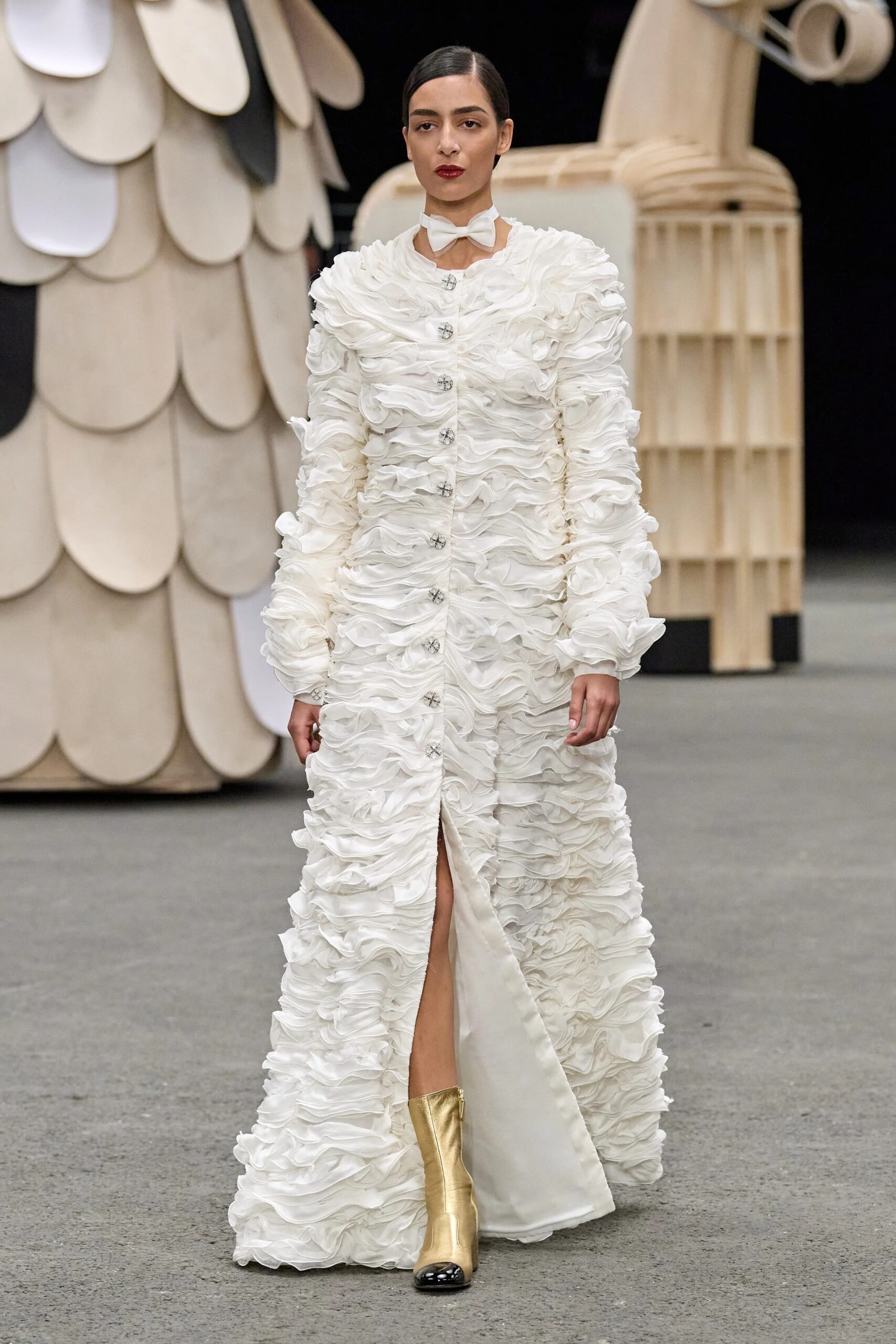 00049-chanel-spring-2023-couture-gorunway